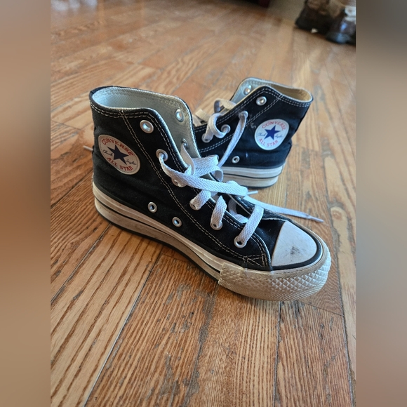Girls Converse - Picture 2 of 4